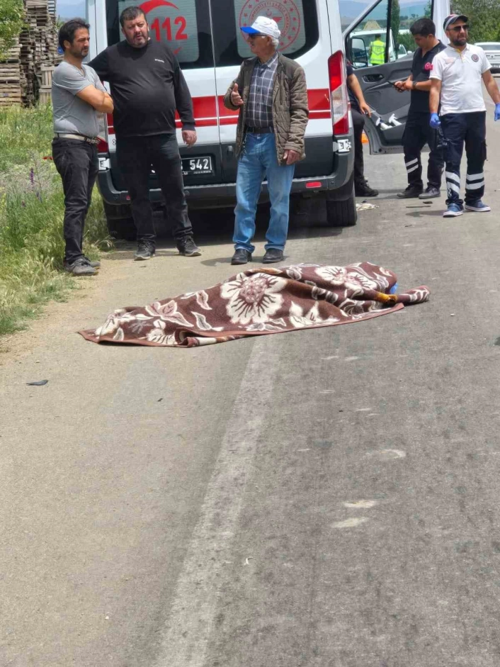 Otomobil ile çarpışan motosikletin sürücüsü hayatını kaybetti
