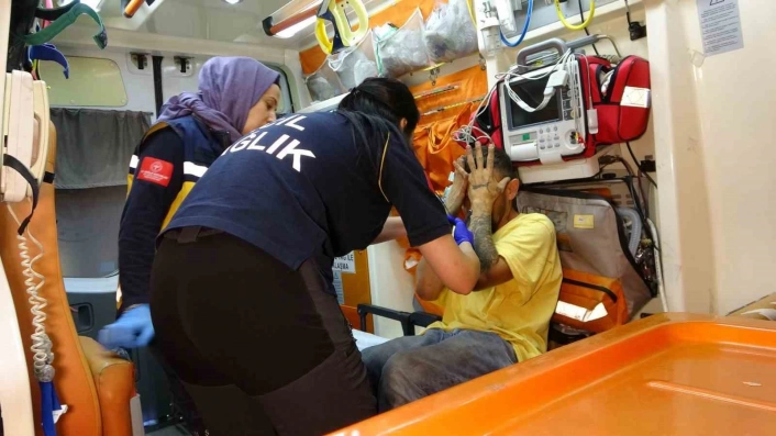 Otomobile çarpıp kimseye bir şey oldu mu diye gözyaşı dökmüştü, alkollü çıktı, polise mukavemetten tutuklandı

