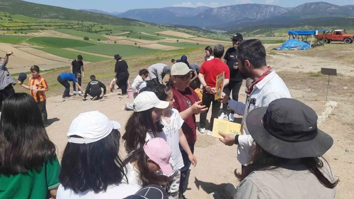 Oymaağaç Höyüğünde öğrencilere arkeoloji deneyimi
