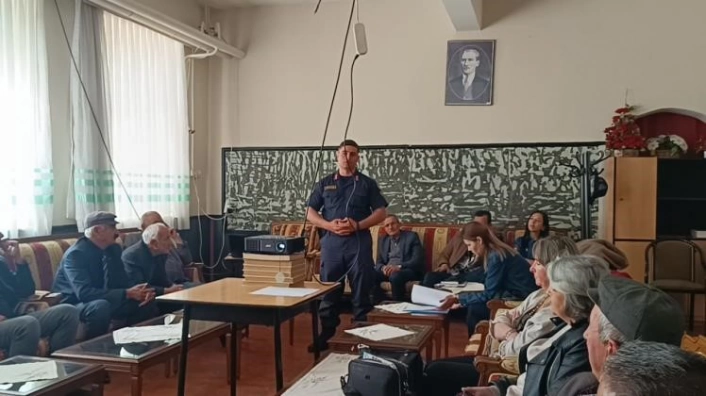 Pazaryerinde muhtarlara yönelik hizmet içi eğitim programı gerçekleştirildi
