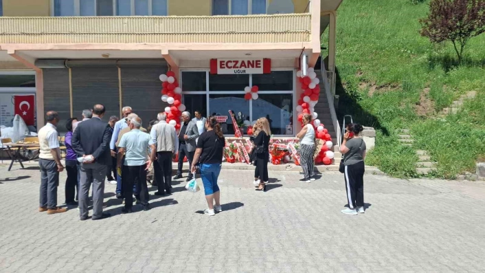 Pülümürde 18 yıl aradan sonra eczane açıldı
