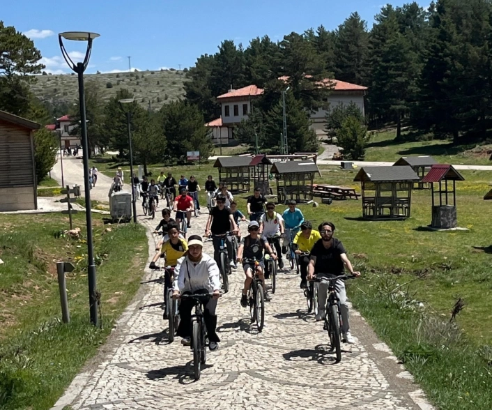 Refahiyede gençler çevre için pedal çevirdi
