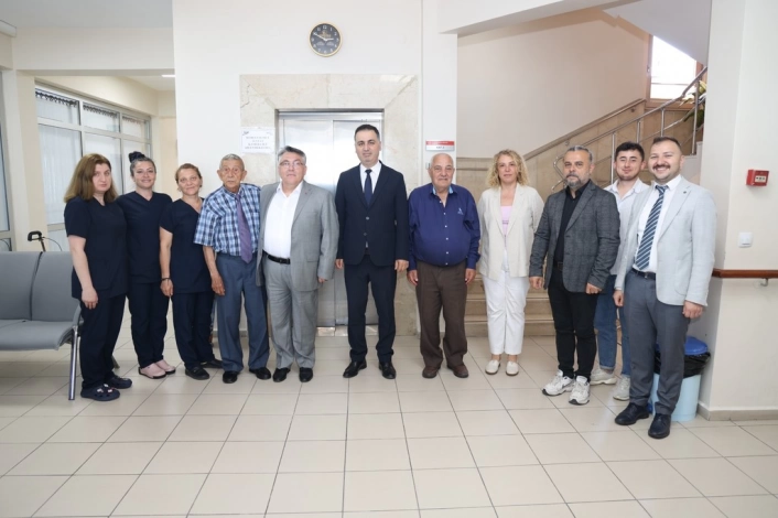Rektör Özölçer Merkez Huzurevi sakinlerinin Kurban Bayramını kutladı
