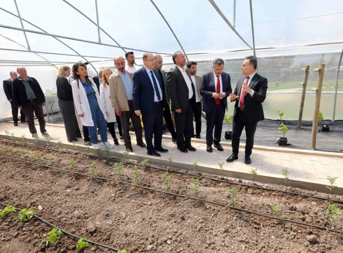 Rektör Yılmazdan üretim odaklı eğitime tam not
