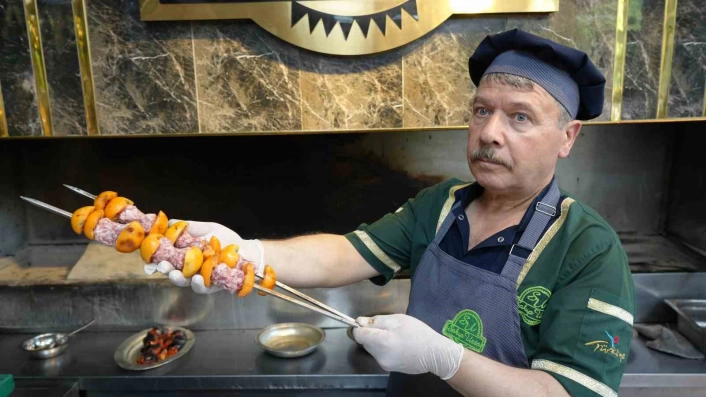 Sadece ilkbaharda bulunan kebap: Yenidünya kebabı
