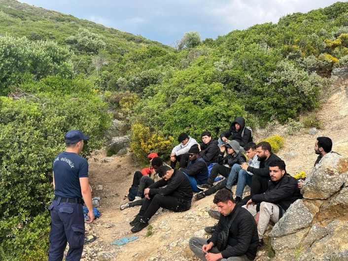 Hem Denizde Hem Karada Göçmen Operasyonu