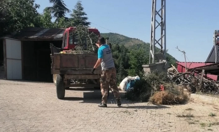 Saimbeylide sokaklar temizlendi, çöpler dezenfekte edildi
