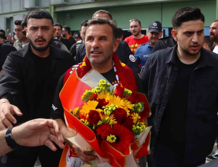 Şampiyon Galatasaray, İzmire geldi
