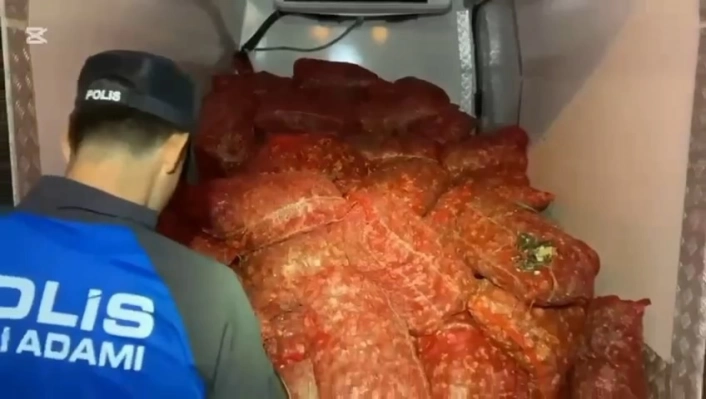 Samsunda 2 ton 900 kilo kaçak midye ele geçirildi
