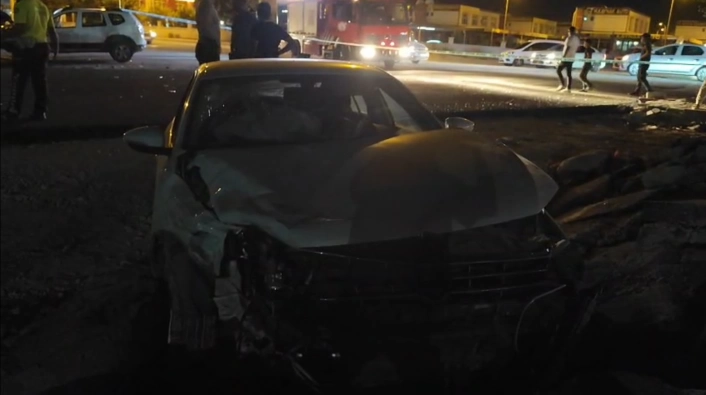 Şanlıurfada 2 otomobil kafa kafaya çarpıştı: 5 yaralı
