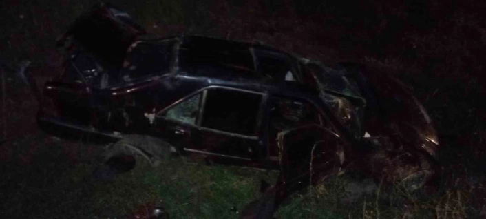 Şarampole devrilen Mercedes kağıt gibi ezildi
