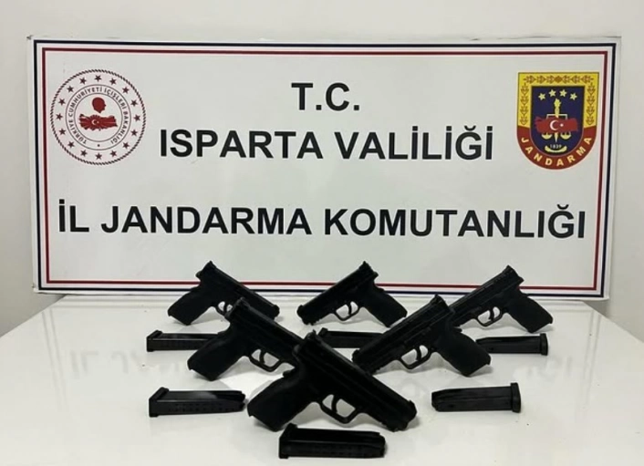 Şarkikaraağaçta ruhsatsız silah operasyonu
