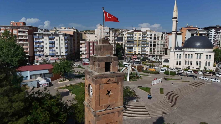 Siirtte 120 yıllık tarihi saat, tamir edilerek yeniden çalışır hale getirildi
