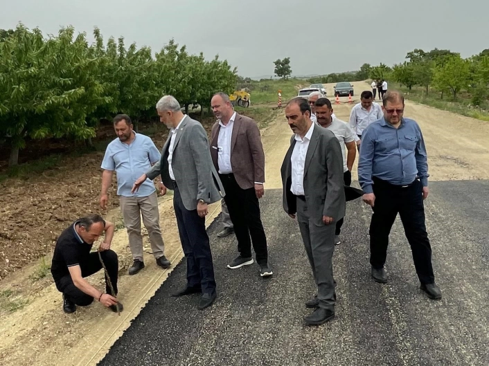 Simavın Kayaışık köyüne 5,5 kilometrelik asfalt yol
