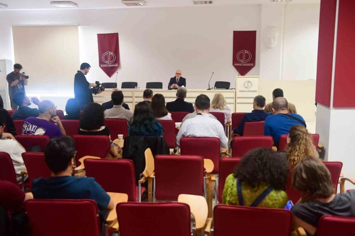 Sinema Genel Müdürü Birol Güven Eskişehir Uluslararası Film Festivalinde öğrencilerle bir araya geldi
