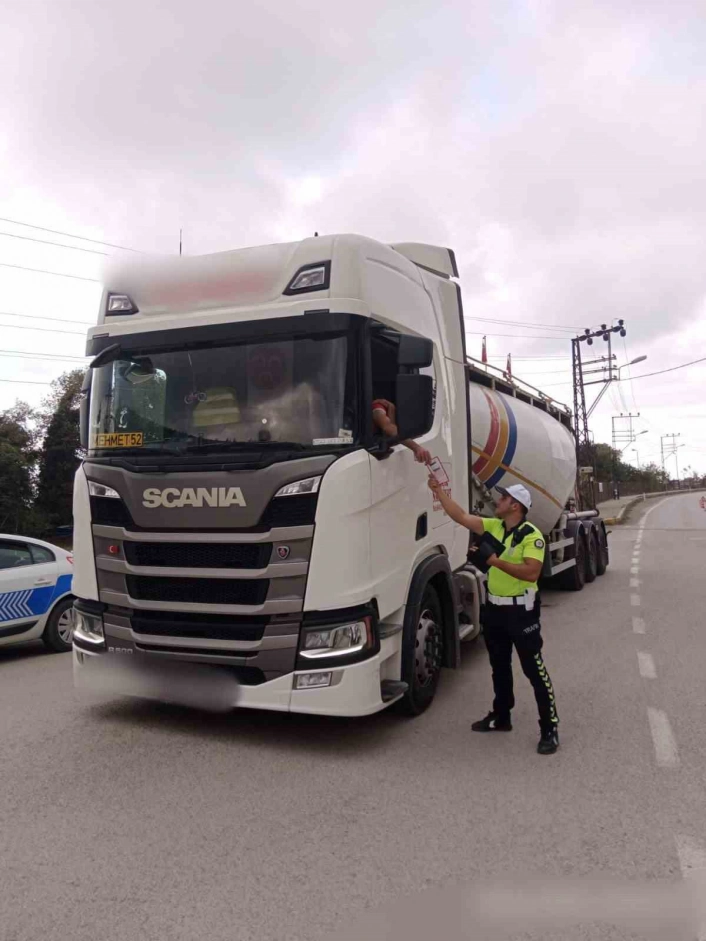 Sinopta ağır tonajlı araç sürücülerine uyarılar
