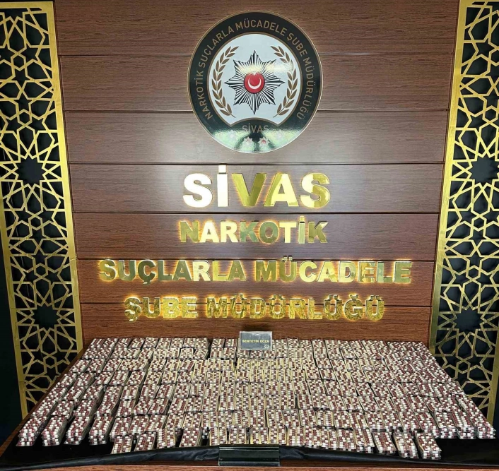 Sivasta 13 bin 821 sentetik ecza hap ele geçirildi: 3 tutuklama

