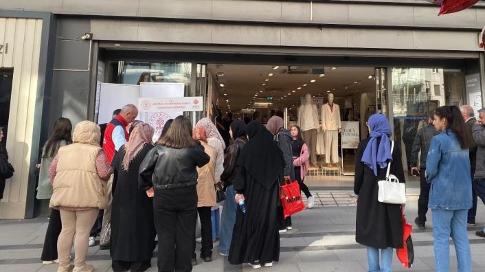 Sivasta bayram öncesinde çocuklar bayramlık sevinci yaşadı
