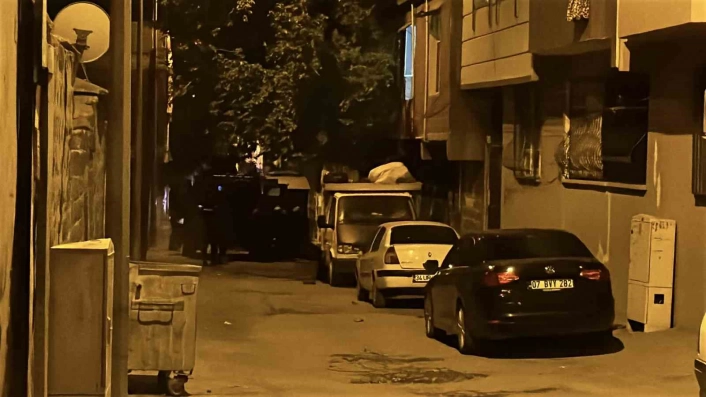 Siverekte polisle silahlı çatışma kamerada... Zanlı yaralı olarak yakalandı
