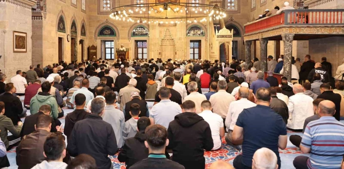 Sultan II. Bayezid Camiinde bayram namazı kılındı
