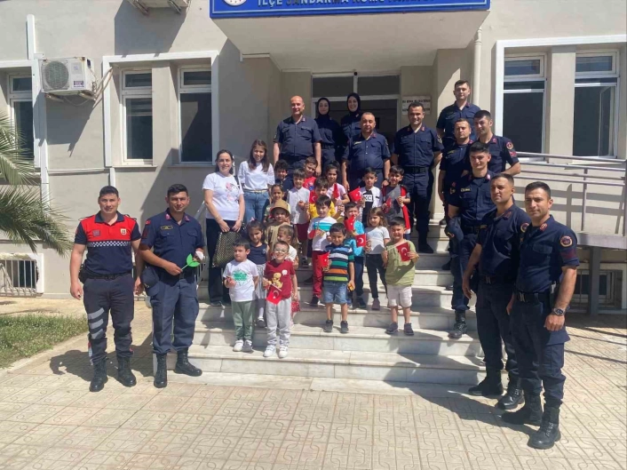 Sultanhisarda jandarma ekipleri minikleri ağırladı
