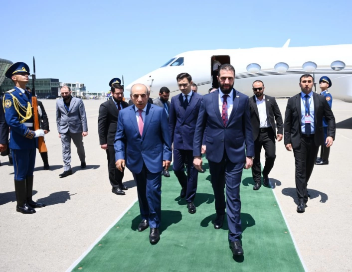 Suriye Devlet Başkanı eş-Şara, Azerbaycanda
