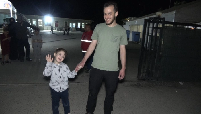 Suriyeye geri dönüşler gece de devam ediyor

