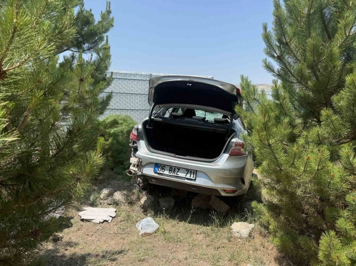 Takla atan otomobildeki kişi yaralandı
