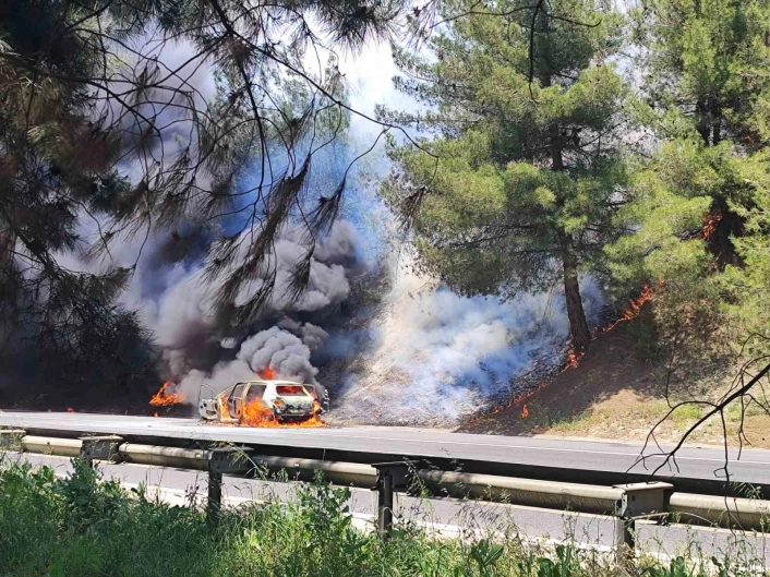 Tarsusta araçta çıkan yangın ormana sıçradı
