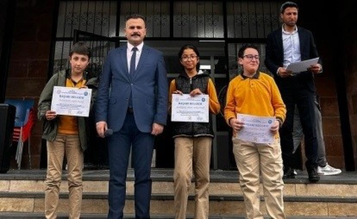 Tatvan Sultan Alparslan İHOdan 3 öğrenci 500 tam puan aldı
