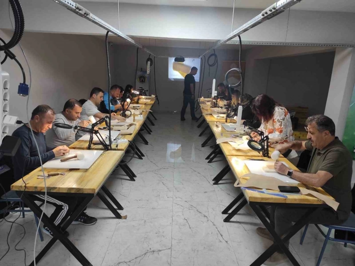 Tavşanlıda deri işleme atölyesi açıldı
