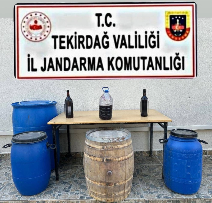 Tekirdağda jandarmadan kaçak içki ve tütün operasyonu
