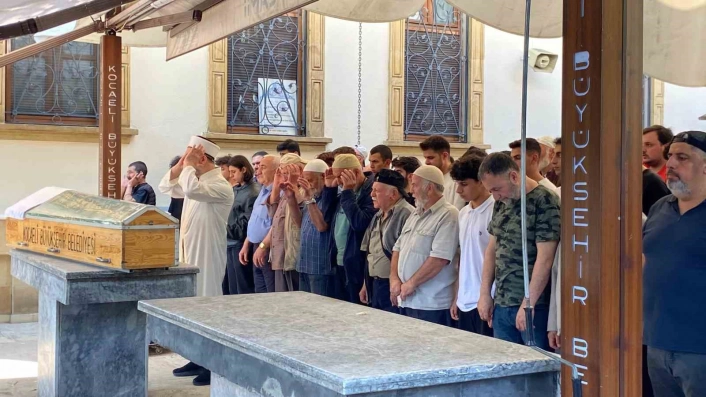 Tırın altında kalarak hayatını kaybeden genç motosikletçi son yolculuğuna uğurlandı
