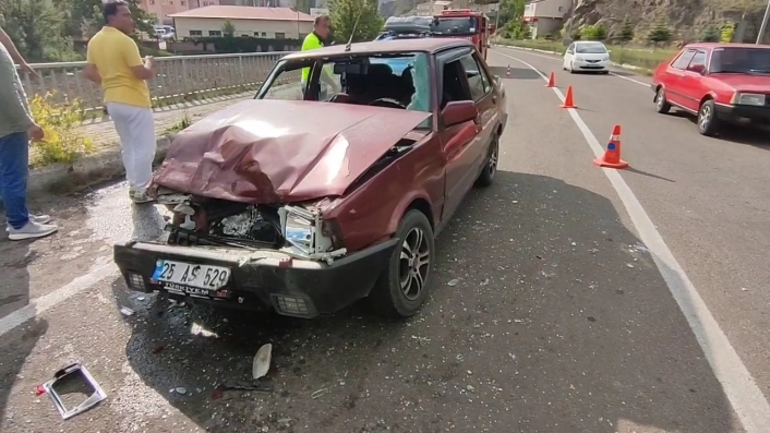 Tortumda trafik kazası: 3 yaralı
