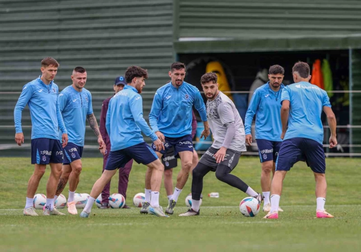 Trabzonspor, Antalyaya genç futbolcularıyla gitti
