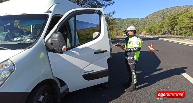 Trafik ekiplerinden Covid-19 denetimi