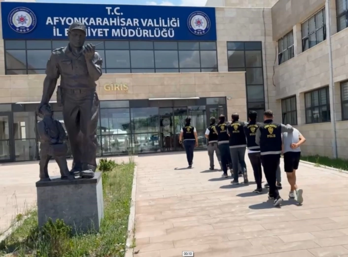 Travers fabrikasından 250 bin TLlik bakır kablo ve malzeme çalan 5 kişi tutuklandı
