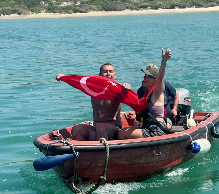 Tuna Tunca, Manş Denizini yüzerek geçen otizmli ilk Türk sporcu oldu
