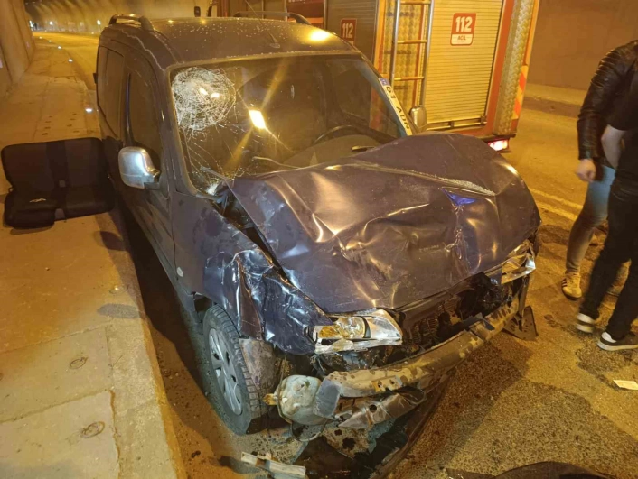 Tünelde yapılan sollama kazayla sonuçlandı: 2si çocuk 5 yaralı
