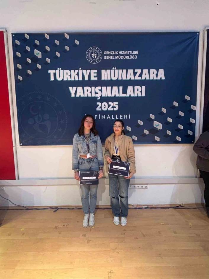 Türkeli Gençlik Merkezi öğrencilerinden il birinciliği başarısı
