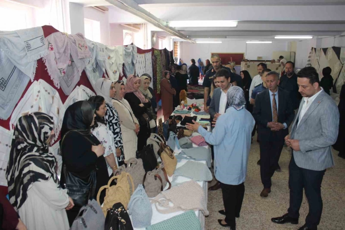 Türkelide yıl sonu sergisi
