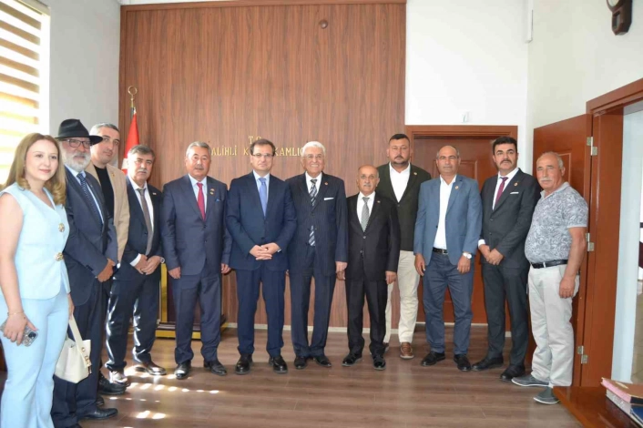 Türkiye Muhtarlar Federasyonu Genel Başkanı Salihlide temaslarda bulundu
