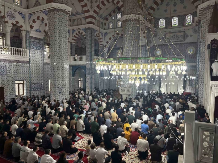 Türkiyede ilk Kurban Bayramı namazı Iğdırda kılındı
