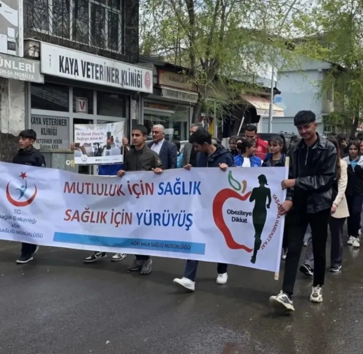 Tutakta vatandaşlar sağlık  için yürüdü
