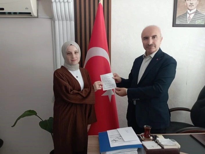 Umre ödüllü yarışmayı kazanan öğrenci ödülünü Kuran kursu inşaatına bağışladı
