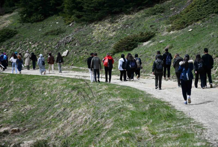 Üniversite öğrencileri dersi Ilgaz Dağında işledi

