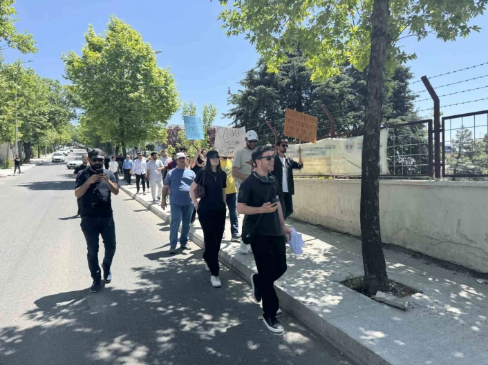 Üniversite öğrencilerinden yüzde 74lük zam protestosu
