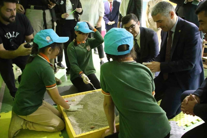 Uşakta öğrenciler Müzeler Haftası kapsamında kültürel değerleri yerinde gördü.

