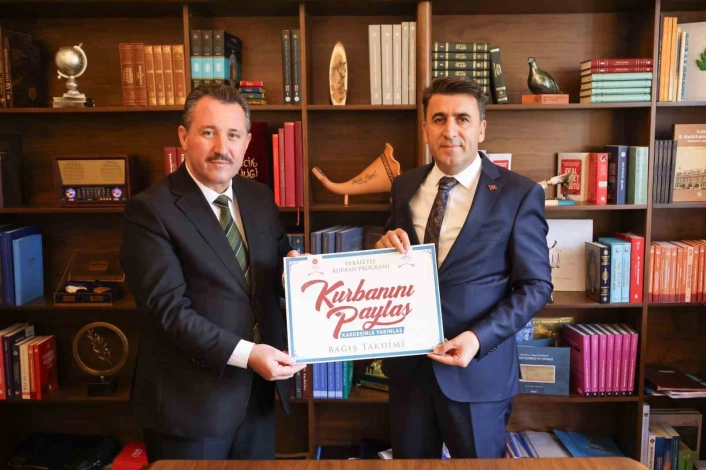 Vali Aygölden TDVye kurban bağışı
