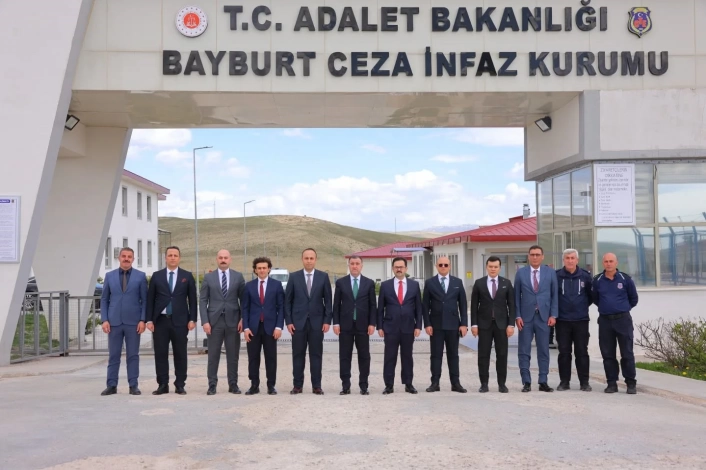 Vali Elidvan, Açık Ceza İnfaz Kurumu Müdürlüğünü ziyaret etti
